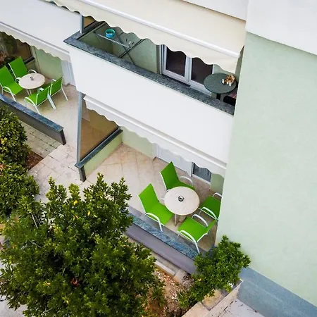 アパート Locus *