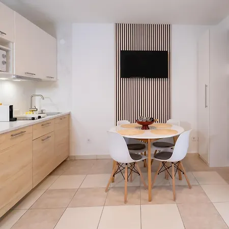 Apartment Locus *