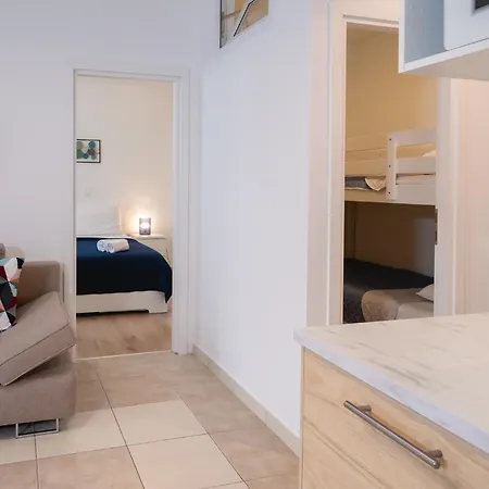 アパート Locus ペトルチャネ