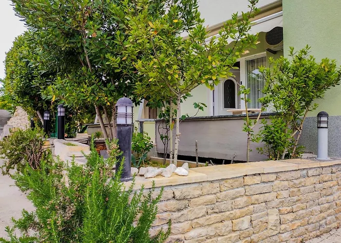 Locus Apartman Petrcane